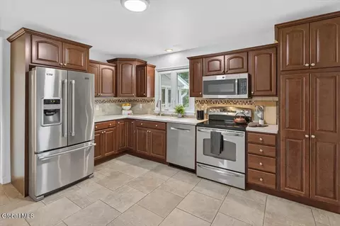 Kitchen - 3966 Consaul Rd, Schenectady, NY 12304 photo 4 of 7