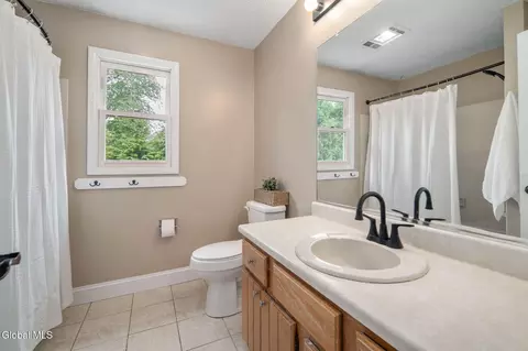 Bath - 58 Middlesex Dr, Slingerlands, NY 12159 photo 3 of 4