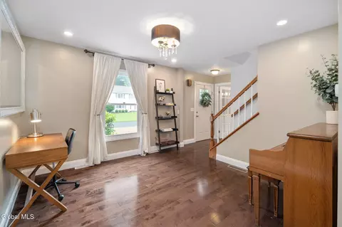 Entry Way - 58 Middlesex Dr, Slingerlands, NY 12159 photo 2 of 4