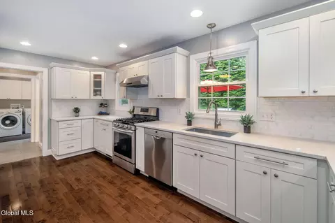 Kitchen - 58 Middlesex Dr, Slingerlands, NY 12159 photo 2 of 3