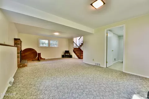 Living - 4 Cedar Ct, Schenectady, NY 12309 photo 9 of 10