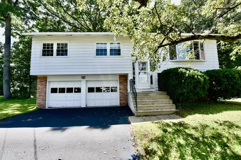 Exterior - 4 Cedar Ct, Schenectady, NY 12309 photo 2 of 6