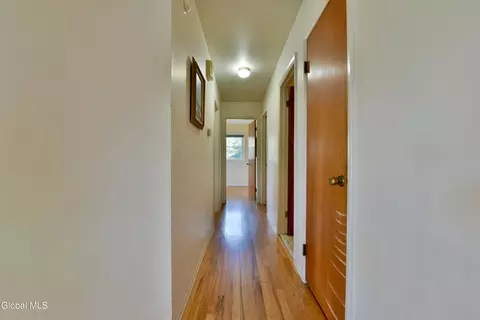 Entry Way - 4 Cedar Ct, Schenectady, NY 12309 photo 1 of 2