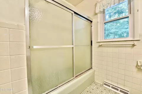 Bath - 4 Cedar Ct, Schenectady, NY 12309 photo 1 of 2
