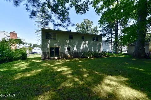 Exterior - 4 Cedar Ct, Schenectady, NY 12309 photo 3 of 6