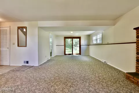 Living - 4 Cedar Ct, Schenectady, NY 12309 photo 7 of 10