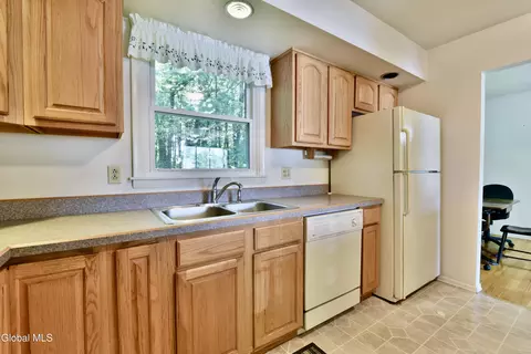 Kitchen - 4 Cedar Ct, Schenectady, NY 12309 photo 1 of 6