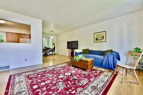 Living - 4 Cedar Ct, Schenectady, NY 12309 photo 3 of 10