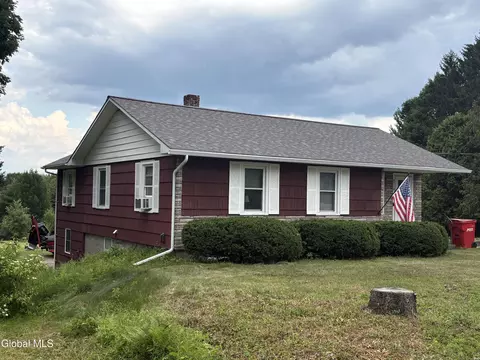 2714 Center Rd, Moriah, NY 12960