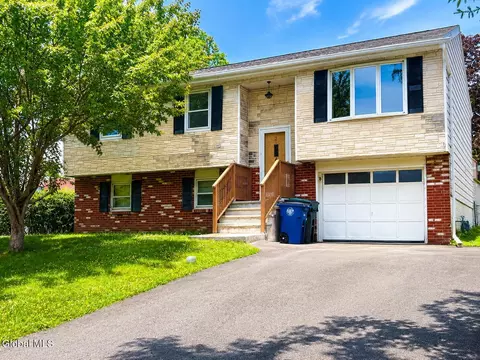 23 Mcdonald Dr, Cohoes, NY 12047