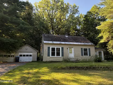 284 Snyders Corners Rd, Wynantskill, NY 12198