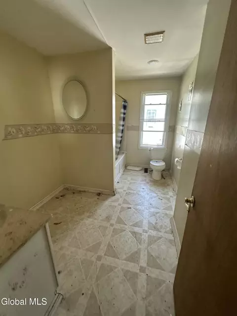 Bath - 971 River Rd, Schenectady, NY 12306 photo 2 of 6