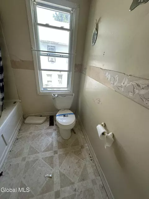 Bath - 971 River Rd, Schenectady, NY 12306 photo 4 of 6