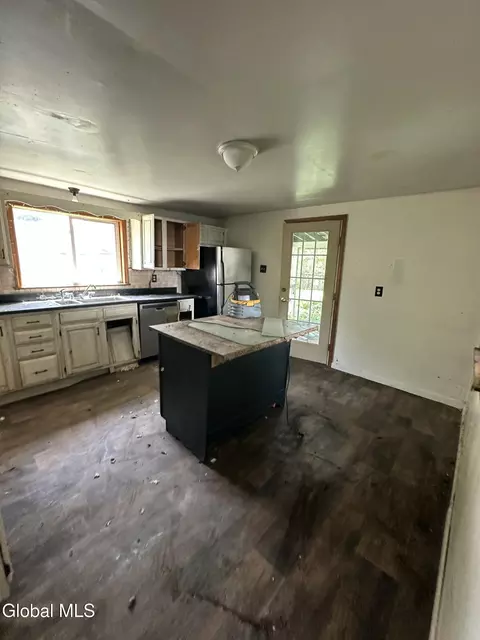 Kitchen - 971 River Rd, Schenectady, NY 12306 photo 2 of 2