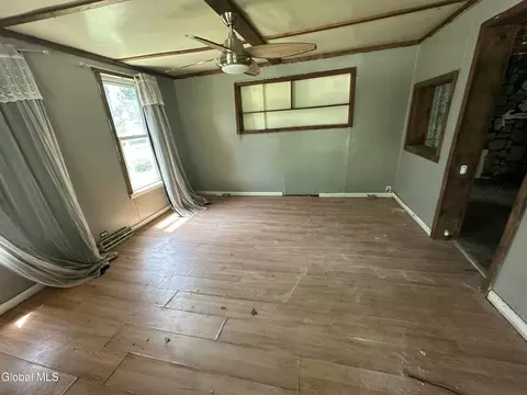 Living - 971 River Rd, Schenectady, NY 12306 photo 1 of 1