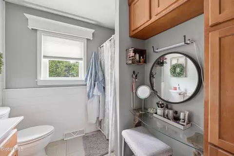 Bath - 33 Sheffield Dr, Delmar, NY 12054 photo 3 of 4