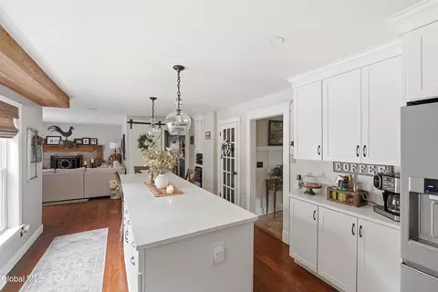Kitchen - 33 Sheffield Dr, Delmar, NY 12054 photo 3 of 4