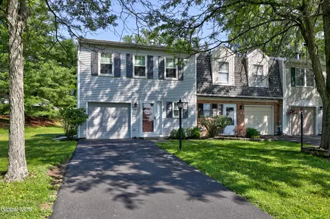 7 Bridgewood Ln, Watervliet, NY 12189