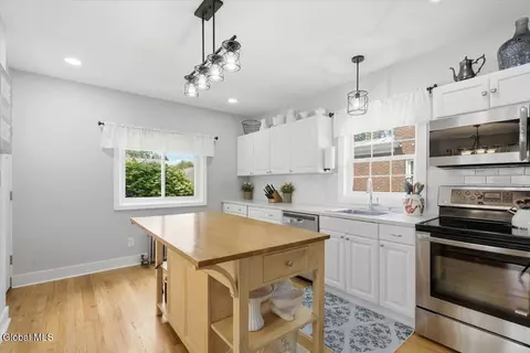 809 Wright Ave, Schenectady, NY 12309 photo 14