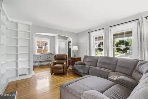 809 Wright Ave, Schenectady, NY 12309 photo 8