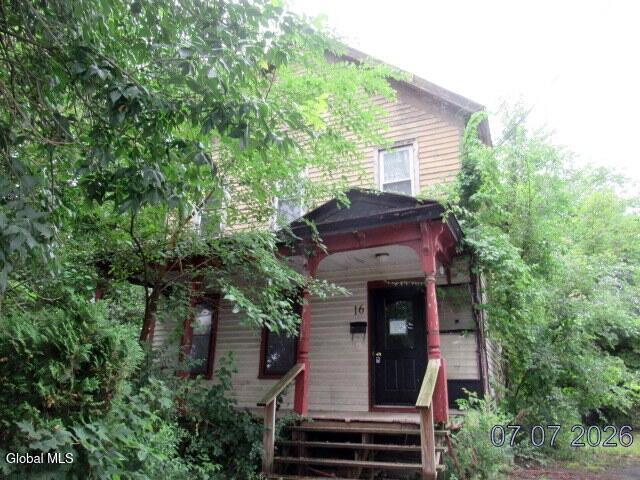 16 Orchard St, Glens Falls, NY 12801
