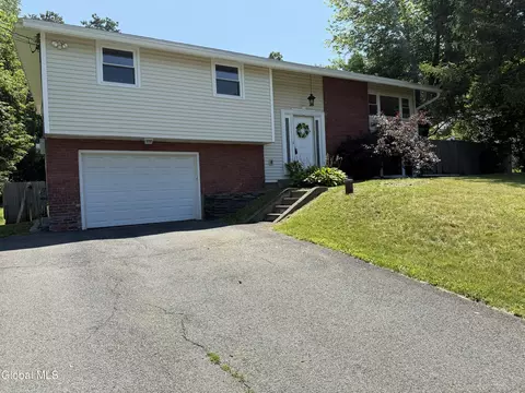 116 S Waldron Ln, Wynantskill, NY 12198