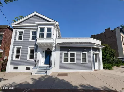 2215-2217 5th Ave, Troy, NY 12180