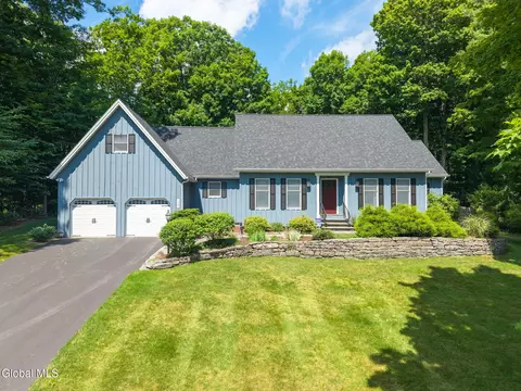 107 Chancellor Dr, Guilderland, NY 12084
