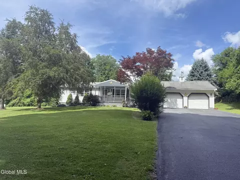 695 Dean Rd, Hudson Falls, NY 12839