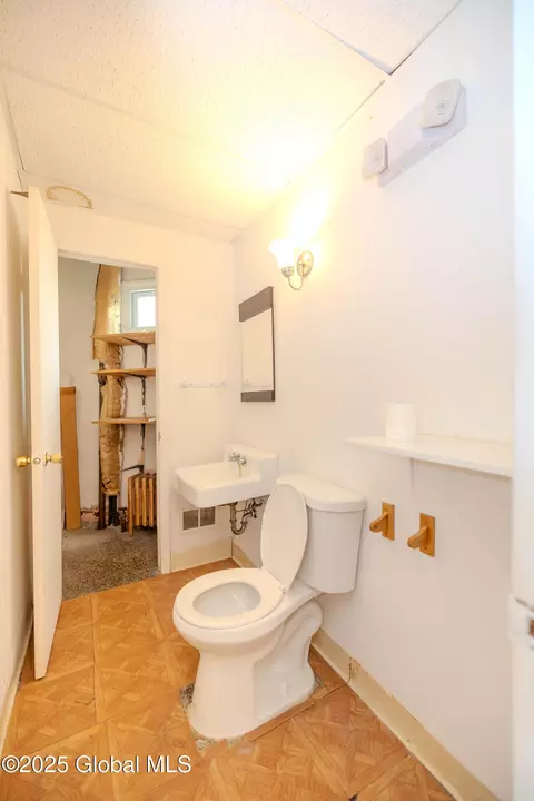 Bath - 1374 10th Ave, Schenectady, NY 12303 photo 1 of 5