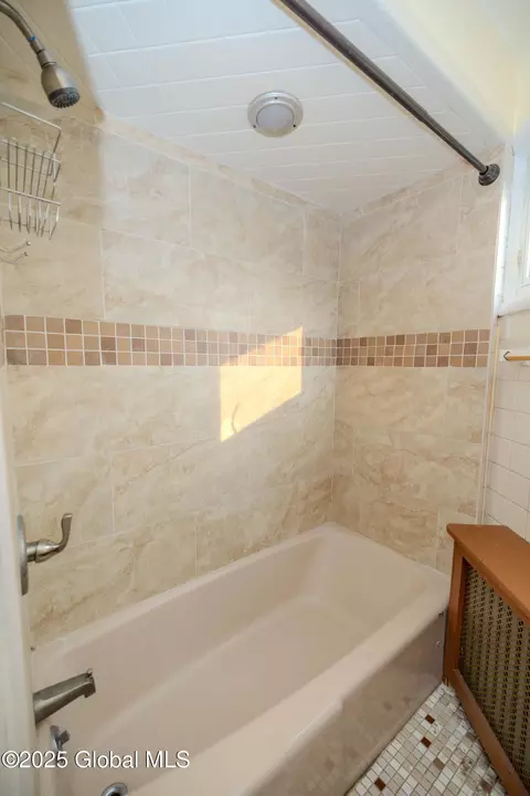 Bath - 1374 10th Ave, Schenectady, NY 12303 photo 4 of 5