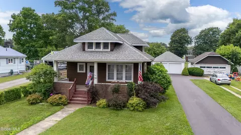 256 Mohawk Dr, Tribes Hill, NY 12177