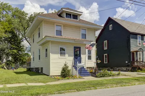 13 Newman St, Gloversville, NY 12078