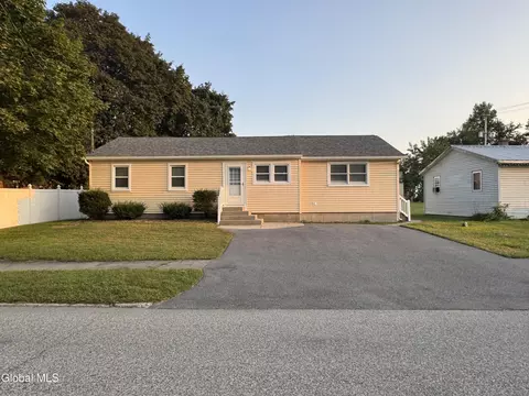 82 East St, Fort Edward, NY 12828
