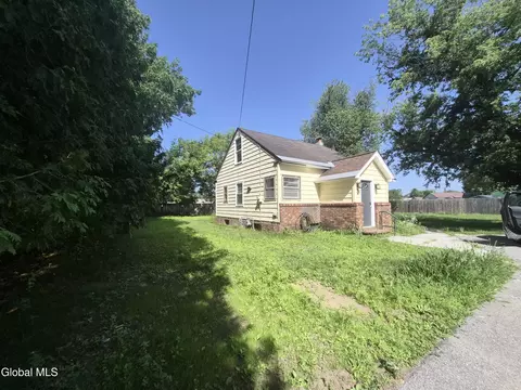 27 Division St, Kingsbury, NY 12839