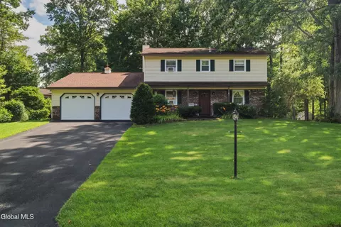 42 Brookline Dr, Clifton Park, NY 12065