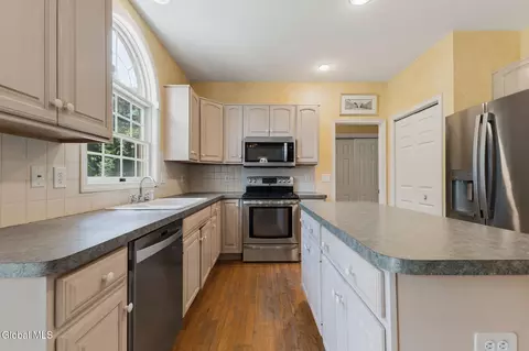 Kitchen - 214 Bell Ct, Schenectady, NY 12303 photo 2 of 5