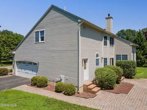 Exterior - 214 Bell Ct, Schenectady, NY 12303 photo 5 of 7