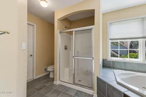 Bath - 214 Bell Ct, Schenectady, NY 12303 photo 3 of 6