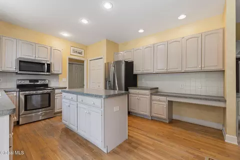 Kitchen - 214 Bell Ct, Schenectady, NY 12303 photo 5 of 5