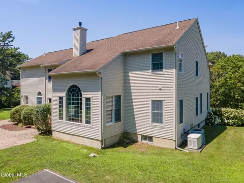 Exterior - 214 Bell Ct, Schenectady, NY 12303 photo 6 of 7