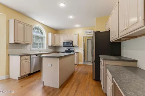 Kitchen - 214 Bell Ct, Schenectady, NY 12303 photo 4 of 5