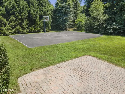 Exterior - 214 Bell Ct, Schenectady, NY 12303 photo 2 of 7