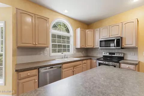 Kitchen - 214 Bell Ct, Schenectady, NY 12303 photo 3 of 5