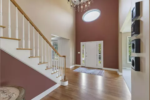 Entry Way - 214 Bell Ct, Schenectady, NY 12303 photo 3 of 7