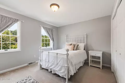 Bedroom - 214 Bell Ct, Schenectady, NY 12303 photo 5 of 10