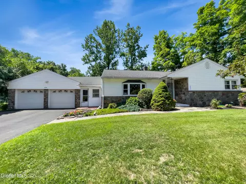20 Patricia Ln, Albany, NY 12203