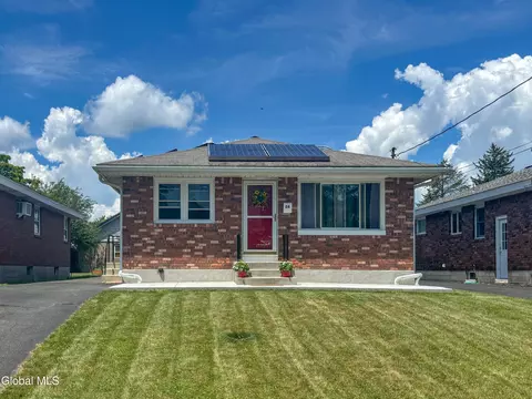 24 Joanne Ct, Albany, NY 12209