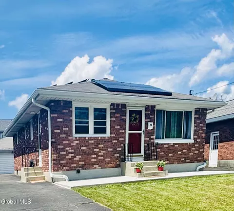 24 Joanne Ct, Albany, NY 12209