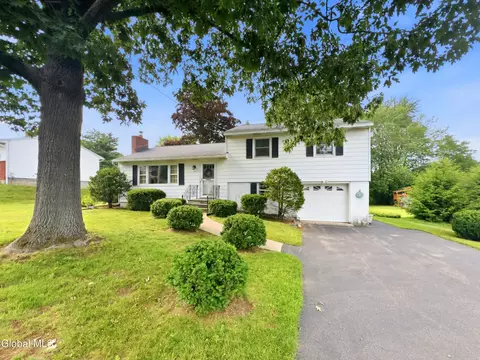 22 Homestead Dr, Latham, NY 12110